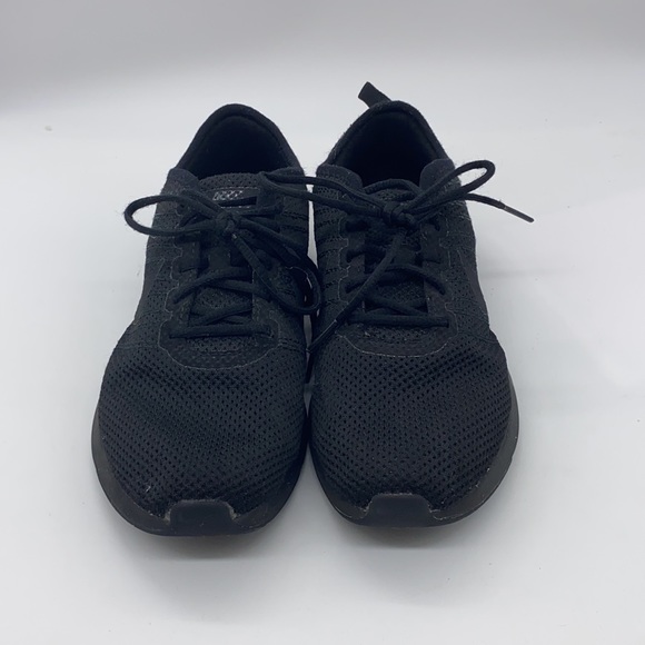 Nike boys Black tennis shoes Size Y 4.5 - Picture 2 of 5